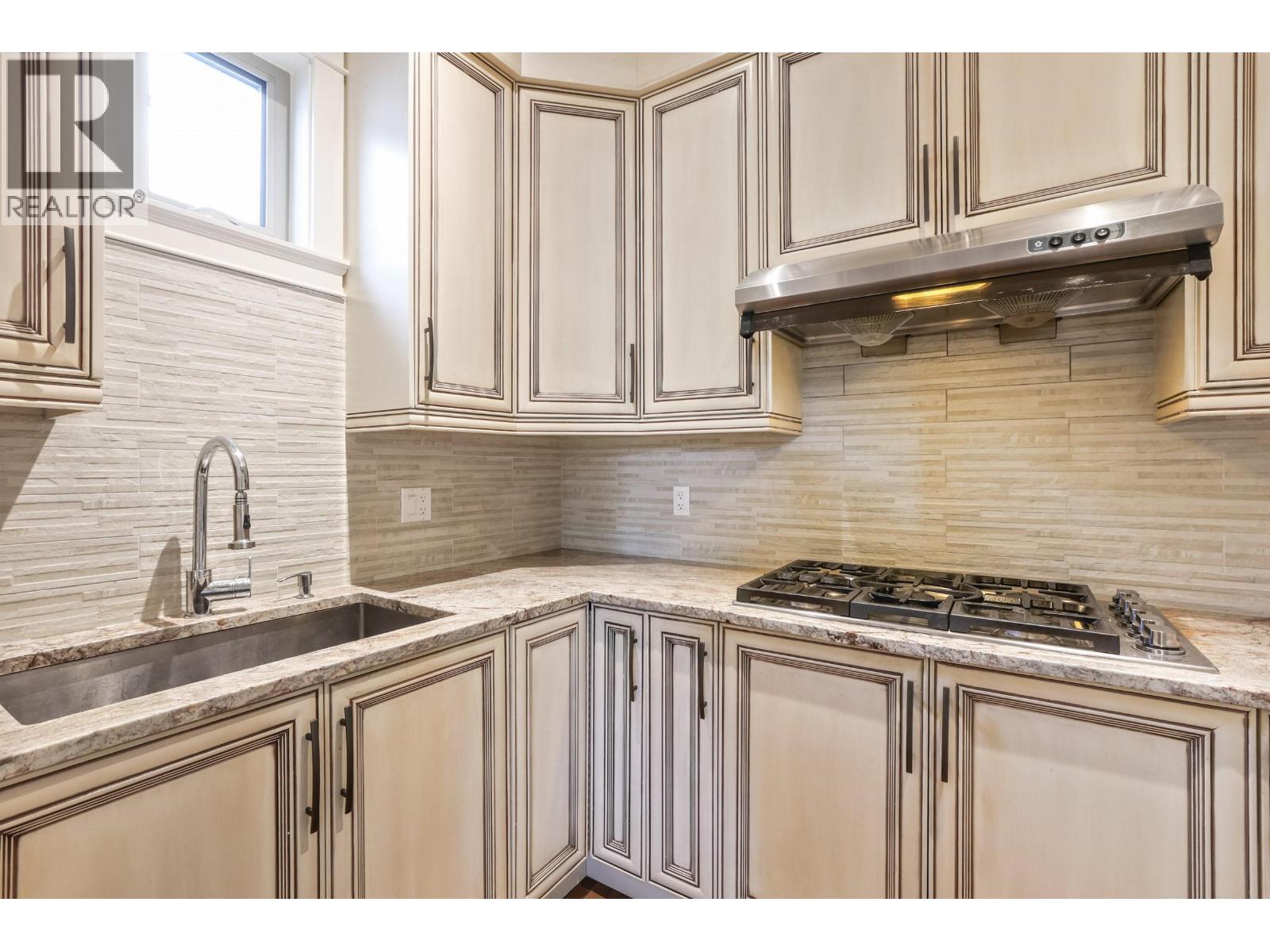 7525 13th Avenue, Burnaby, British Columbia  V3N 2E3 - Photo 13 - R3101089