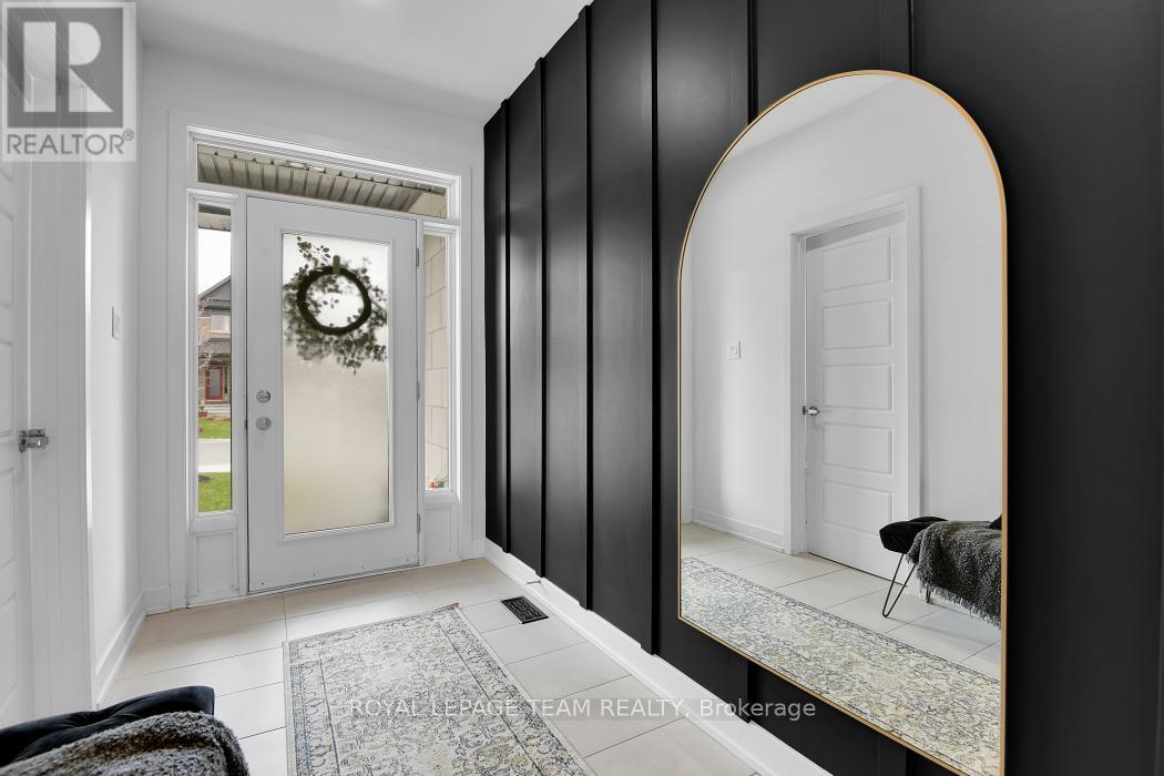 516 Bobolink Ridge, Ottawa, Ontario  K2S 2N5 - Photo 4 - X13060374