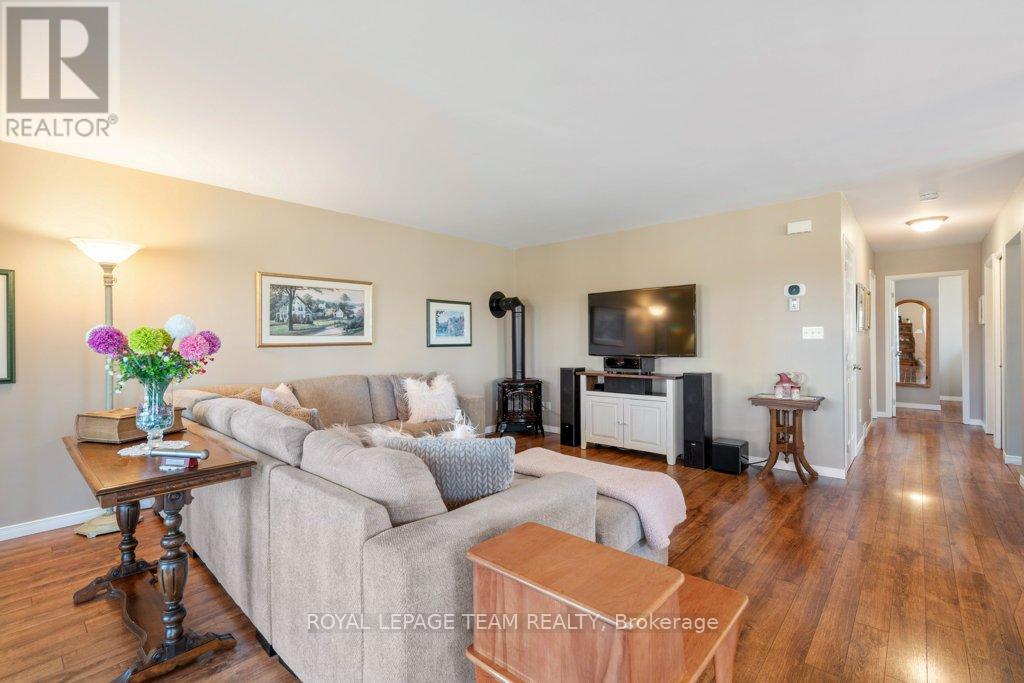 15065 Concession 3-4 Road, North Stormont, Ontario  K0C 1K0 - Photo 17 - X13060406