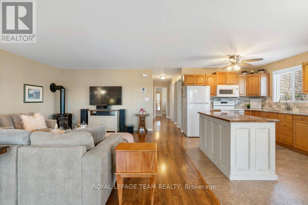 15065 Concession 3-4 Road, North Stormont, Ontario  K0C 1K0 - Photo 9 - X13060406