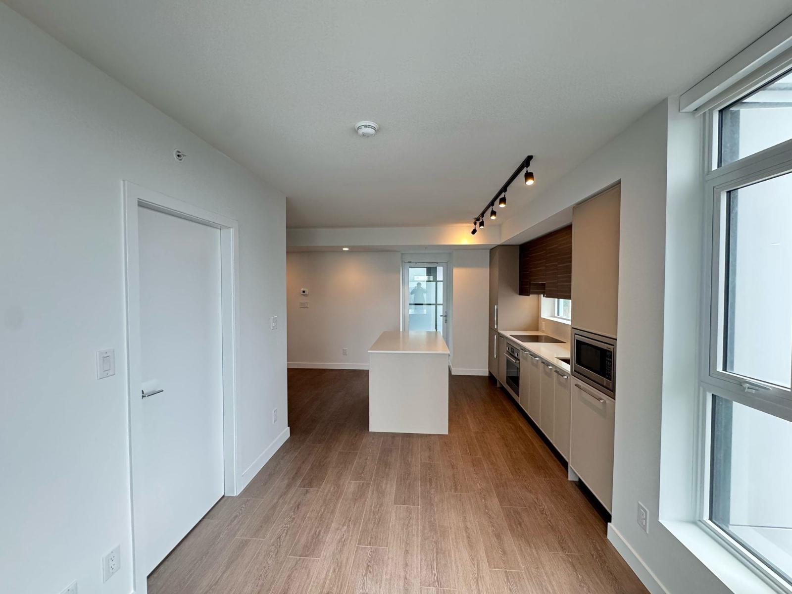15xx 13725 George Jct, Surrey, British Columbia  V3T 0V7 - Photo 5 - R3117549