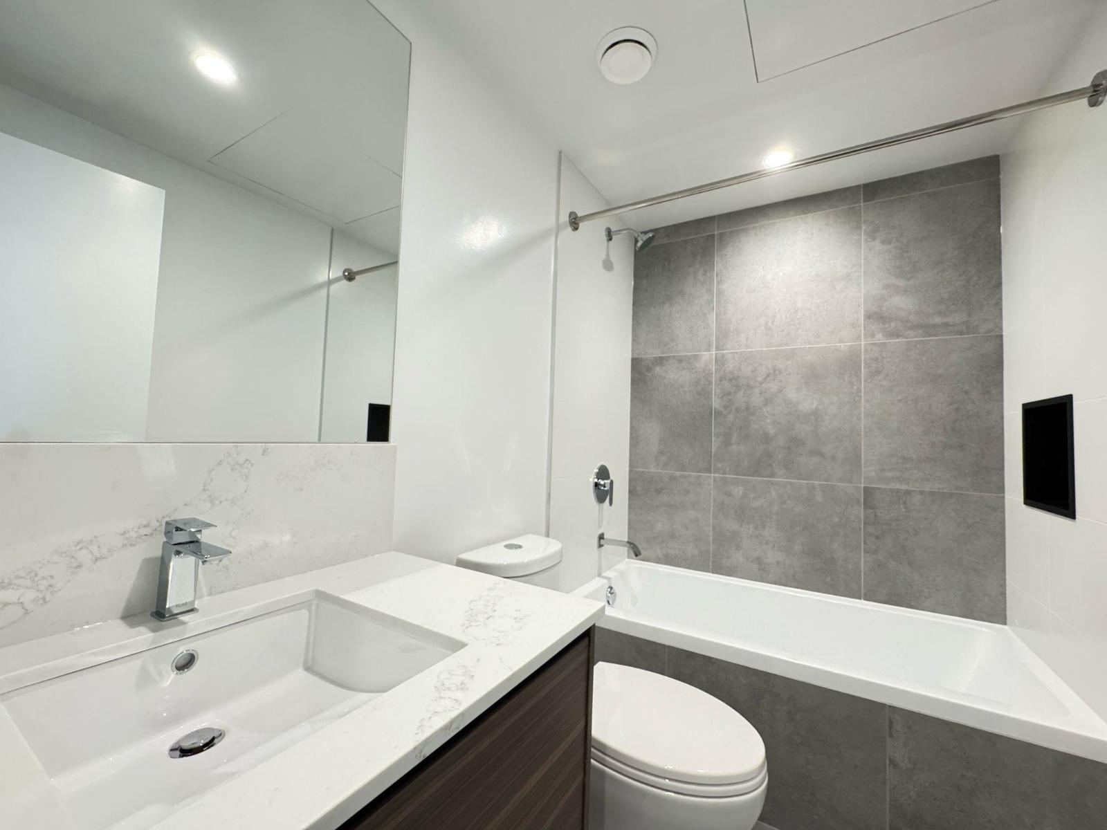 15xx 13725 George Jct, Surrey, British Columbia  V3T 0V7 - Photo 6 - R3117549