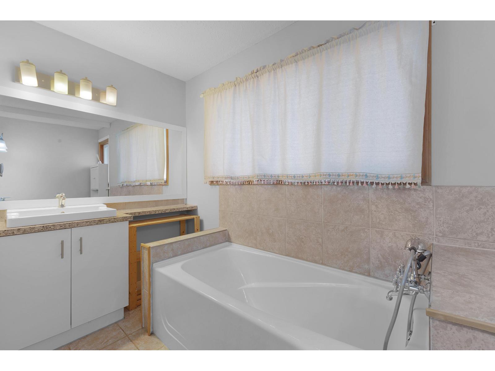 4646 199a Street, Langley, British Columbia  V3A 5W9 - Photo 15 - R3117548