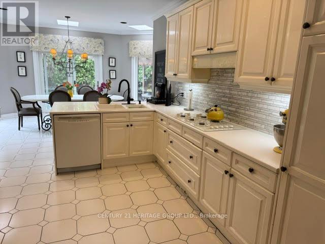 15 Coldwater Court, Vaughan, Ontario  L4J 7S4 - Photo 10 - N13059744