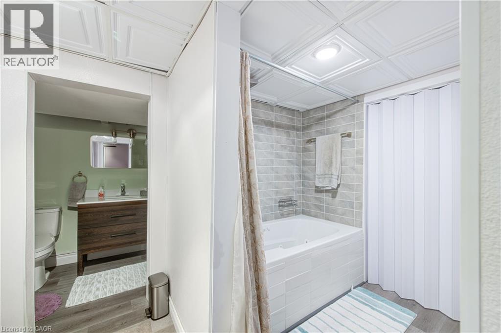 186 Shuh Avenue, Kitchener, Ontario  N2A 1H6 - Photo 34 - 40825252