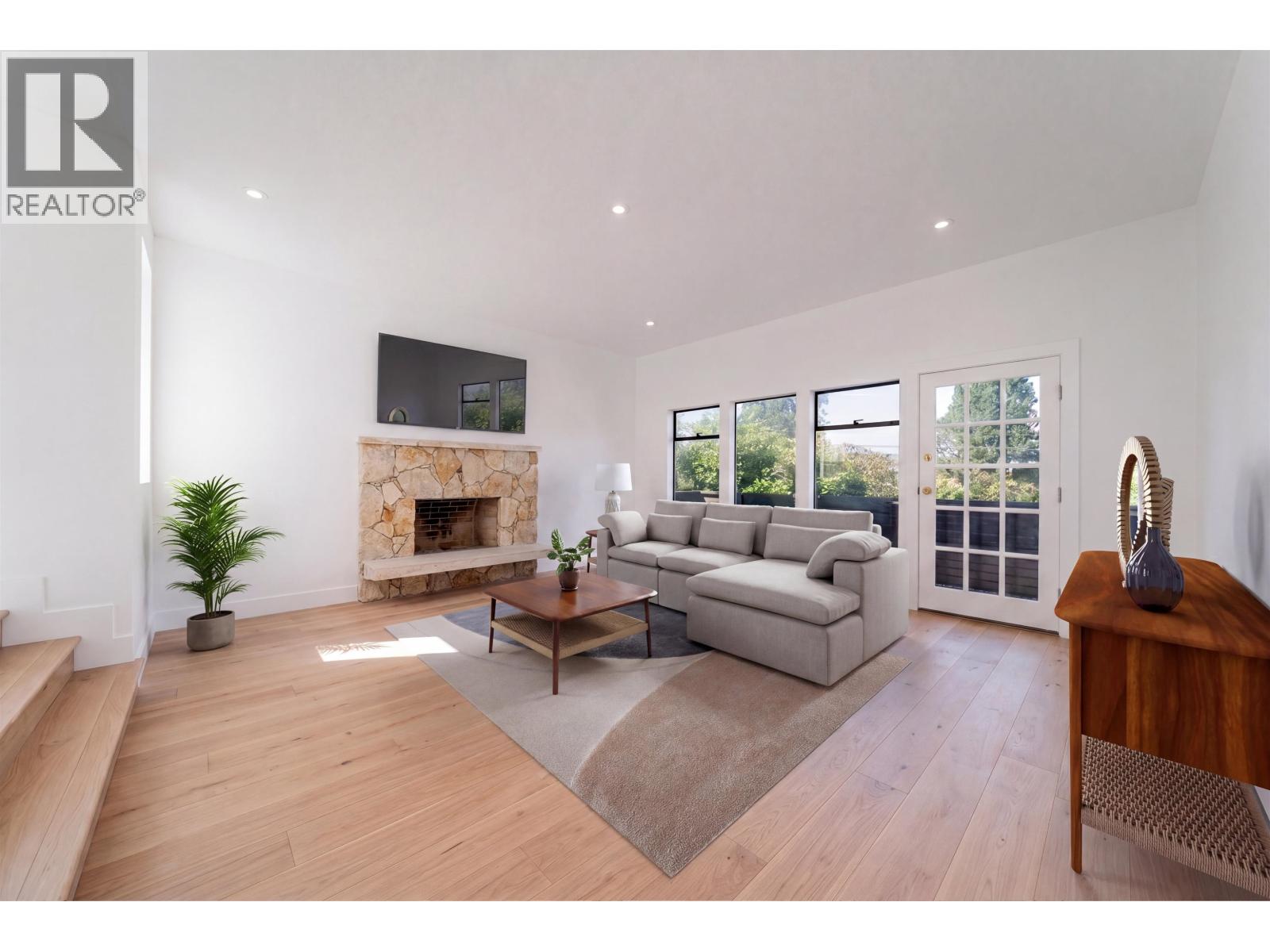 3974 W 10th Avenue, Vancouver, British Columbia  V6R 2G8 - Photo 1 - R3117079