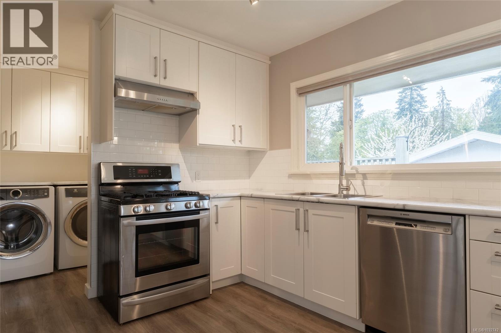 1794 Barrie Rd, Saanich, British Columbia  V8N 2W7 - Photo 13 - 1032742