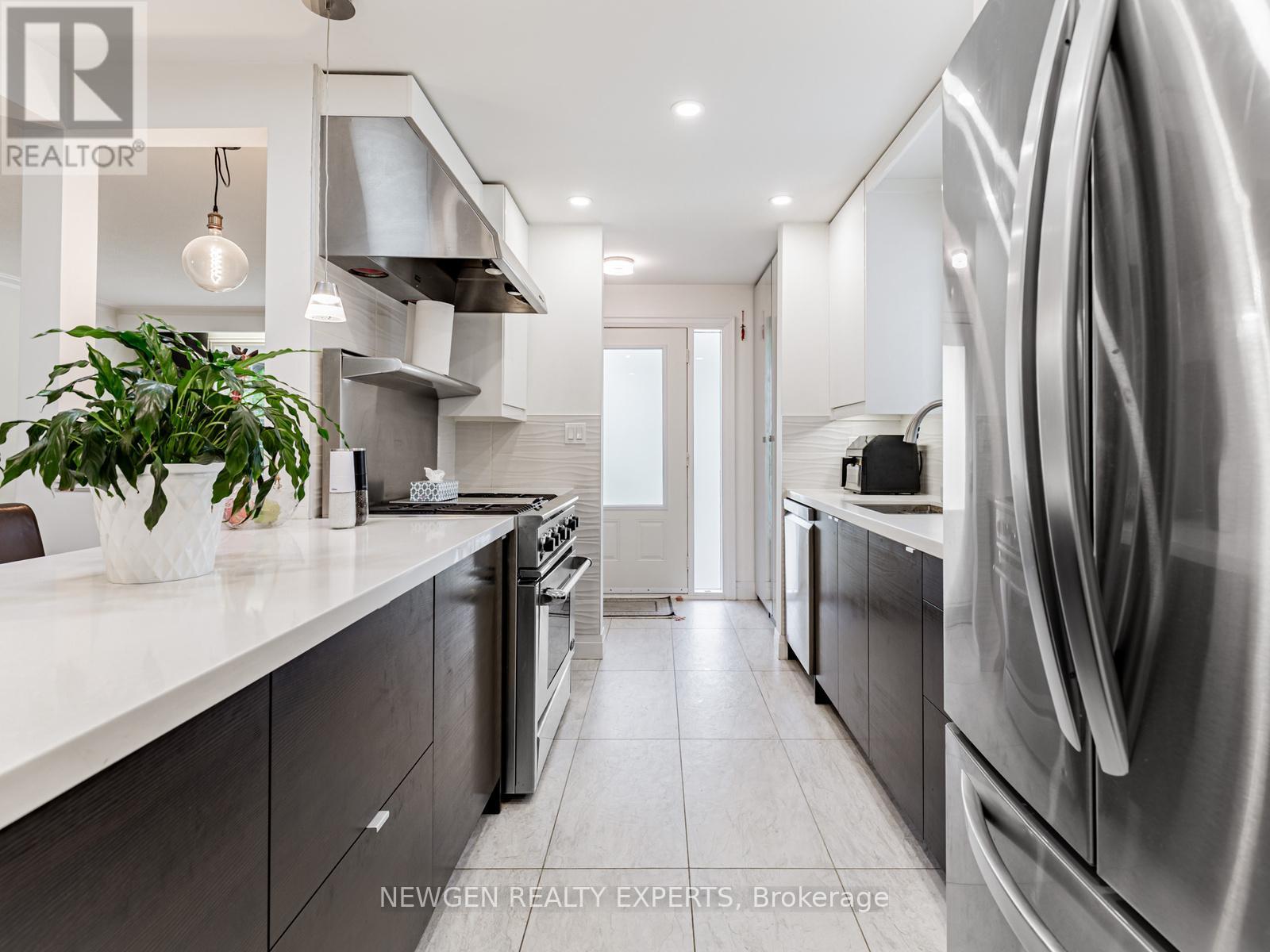 80 Sherwood Forest Drive, Markham, Ontario  L3P 1R1 - Photo 4 - N13060402