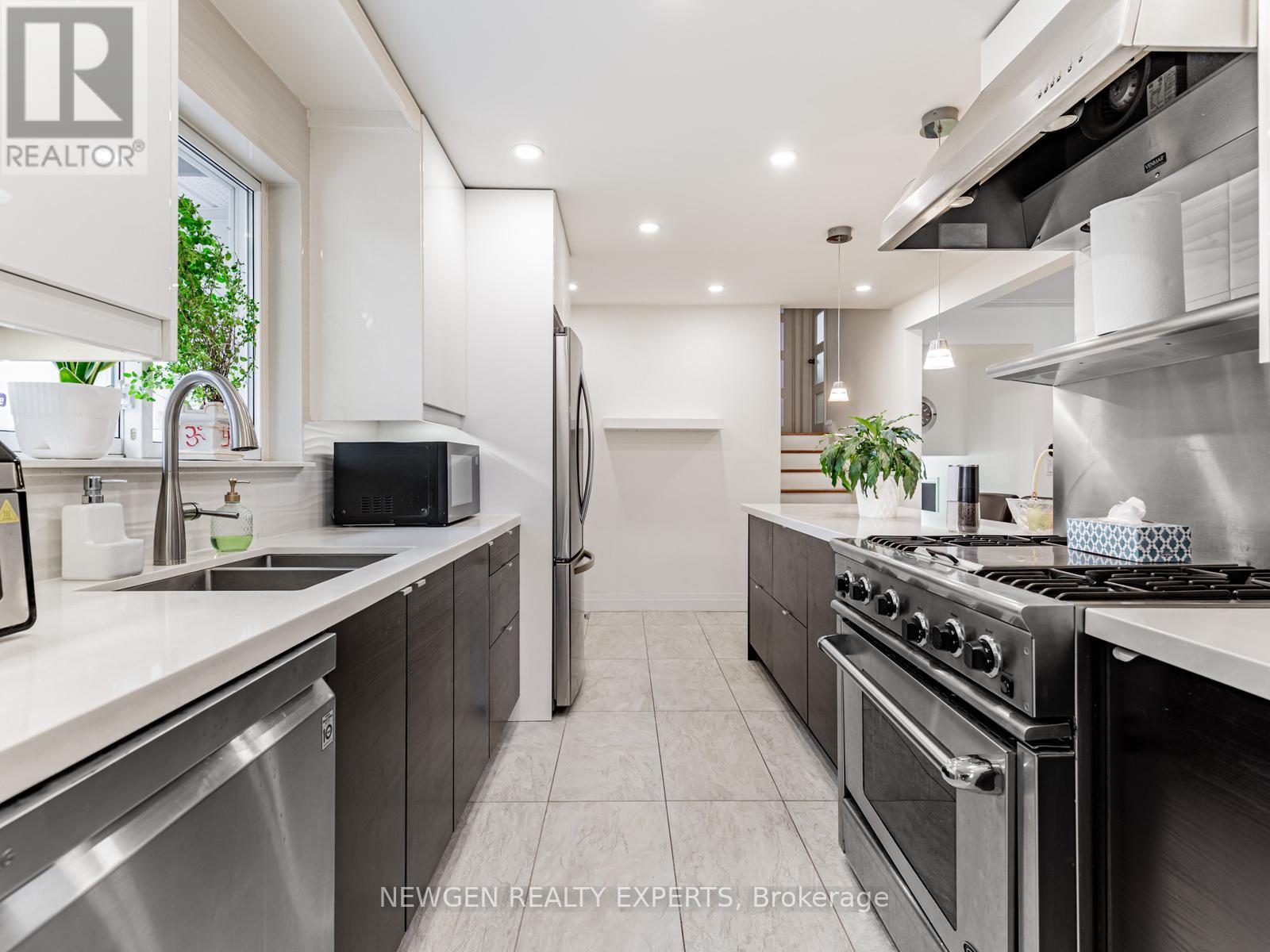 80 Sherwood Forest Drive, Markham, Ontario  L3P 1R1 - Photo 5 - N13060402