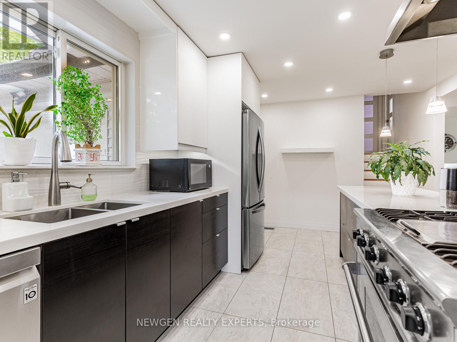 80 Sherwood Forest Drive, Markham, Ontario  L3P 1R1 - Photo 6 - N13060402