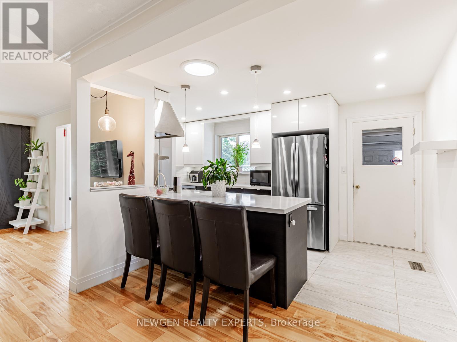 80 Sherwood Forest Drive, Markham, Ontario  L3P 1R1 - Photo 8 - N13060402