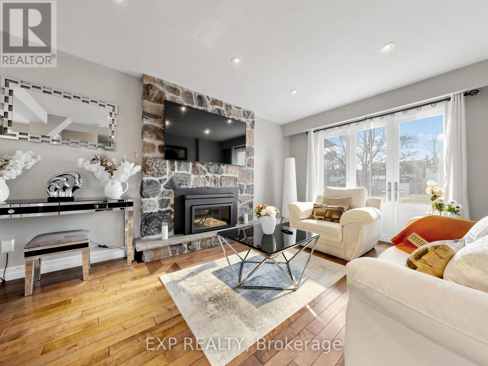 598 STONEBRIDGE LANE, Pickering, Ontario