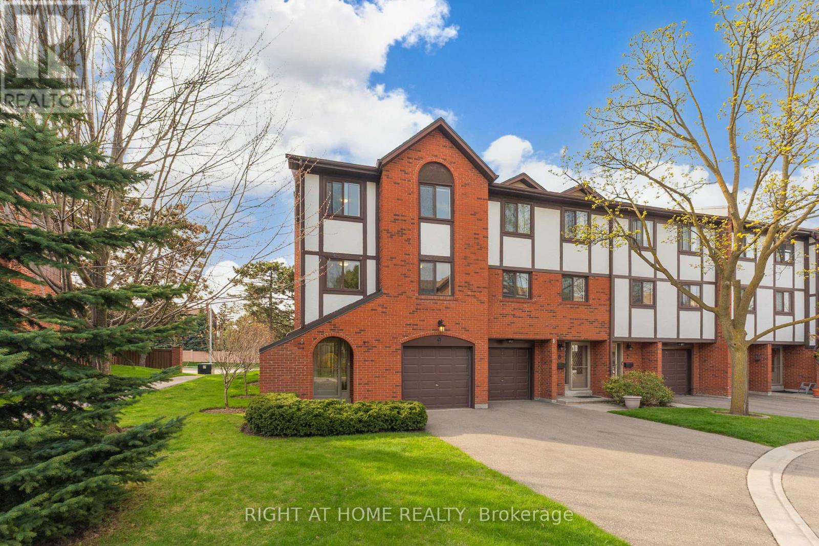 9 - 4165 Fieldgate Drive, Mississauga, Ontario  L4W 2M9 - Photo 3 - W13060390