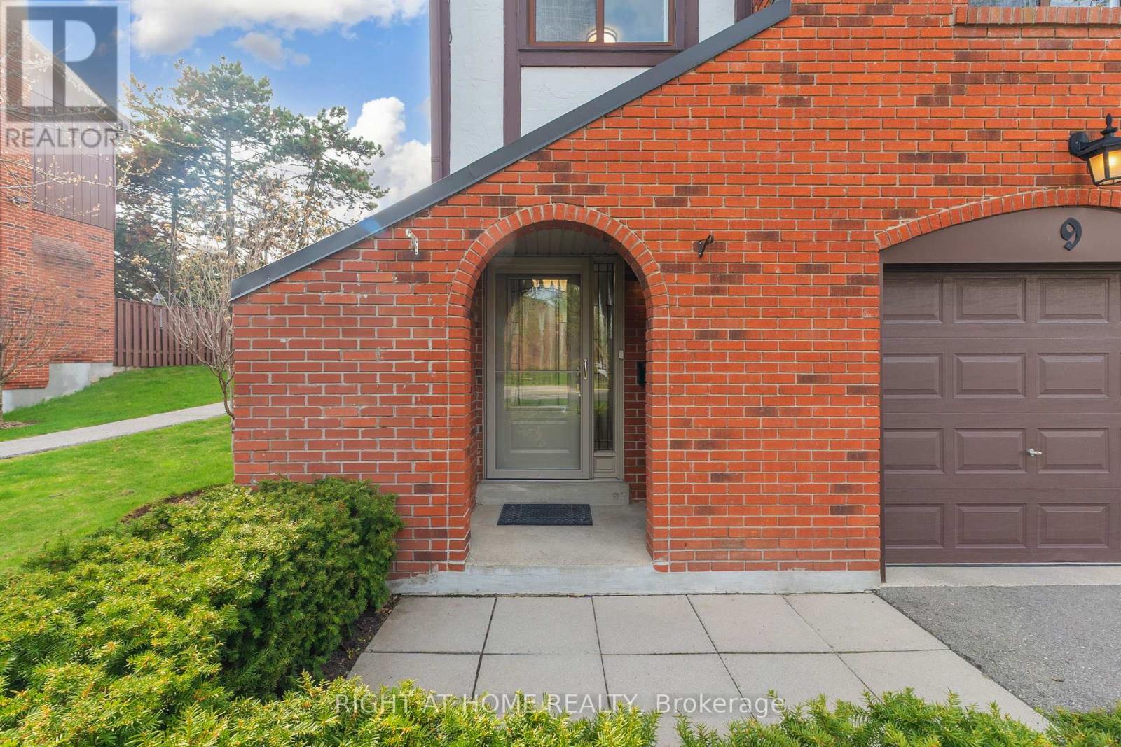 9 - 4165 Fieldgate Drive, Mississauga, Ontario  L4W 2M9 - Photo 4 - W13060390