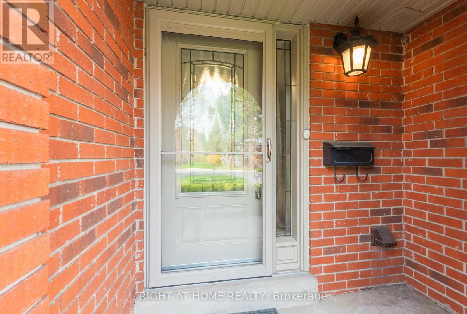 9 - 4165 Fieldgate Drive, Mississauga, Ontario  L4W 2M9 - Photo 5 - W13060390