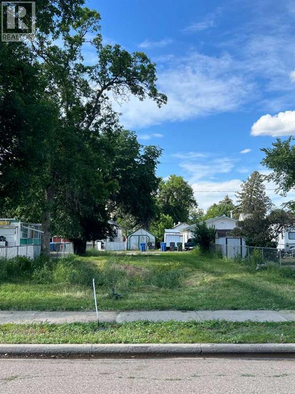 1028 Elm Street SE, Medicine Hat, Alberta  T1A 1C3 - Photo 1 - A2143974