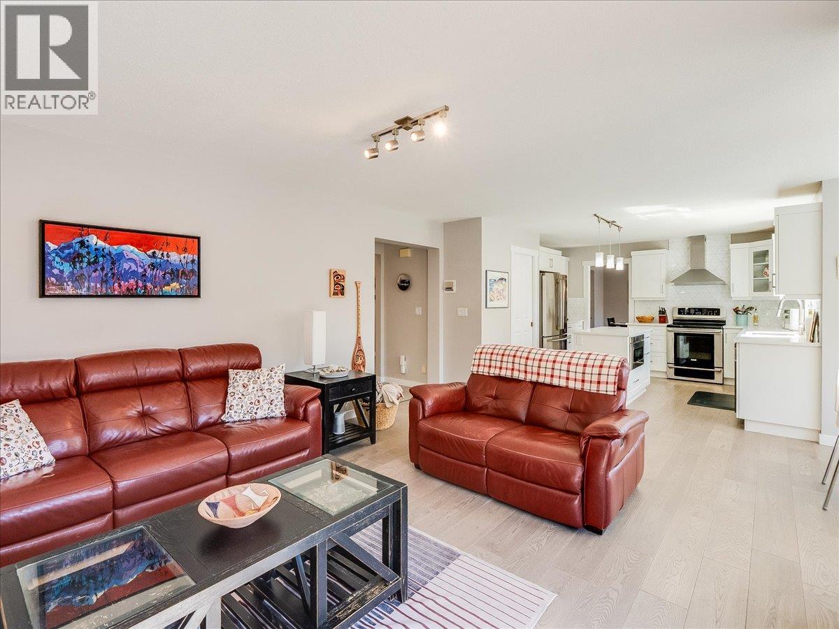 3312 Southridge Drive, Castlegar, British Columbia  V1N 4G1 - Photo 15 - 10385224