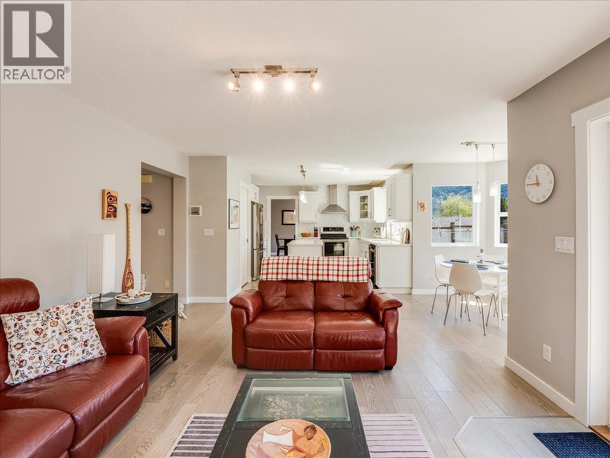 3312 Southridge Drive, Castlegar, British Columbia  V1N 4G1 - Photo 14 - 10385224