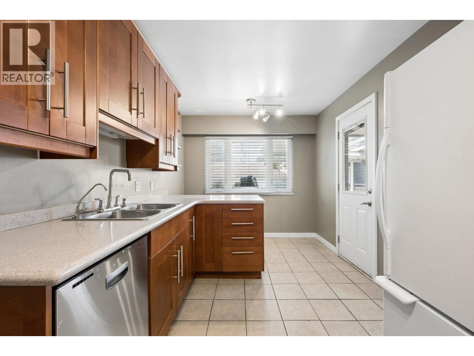 7621 Elliott Street, Vancouver, British Columbia  V5S 2N8 - Photo 9 - R3117565