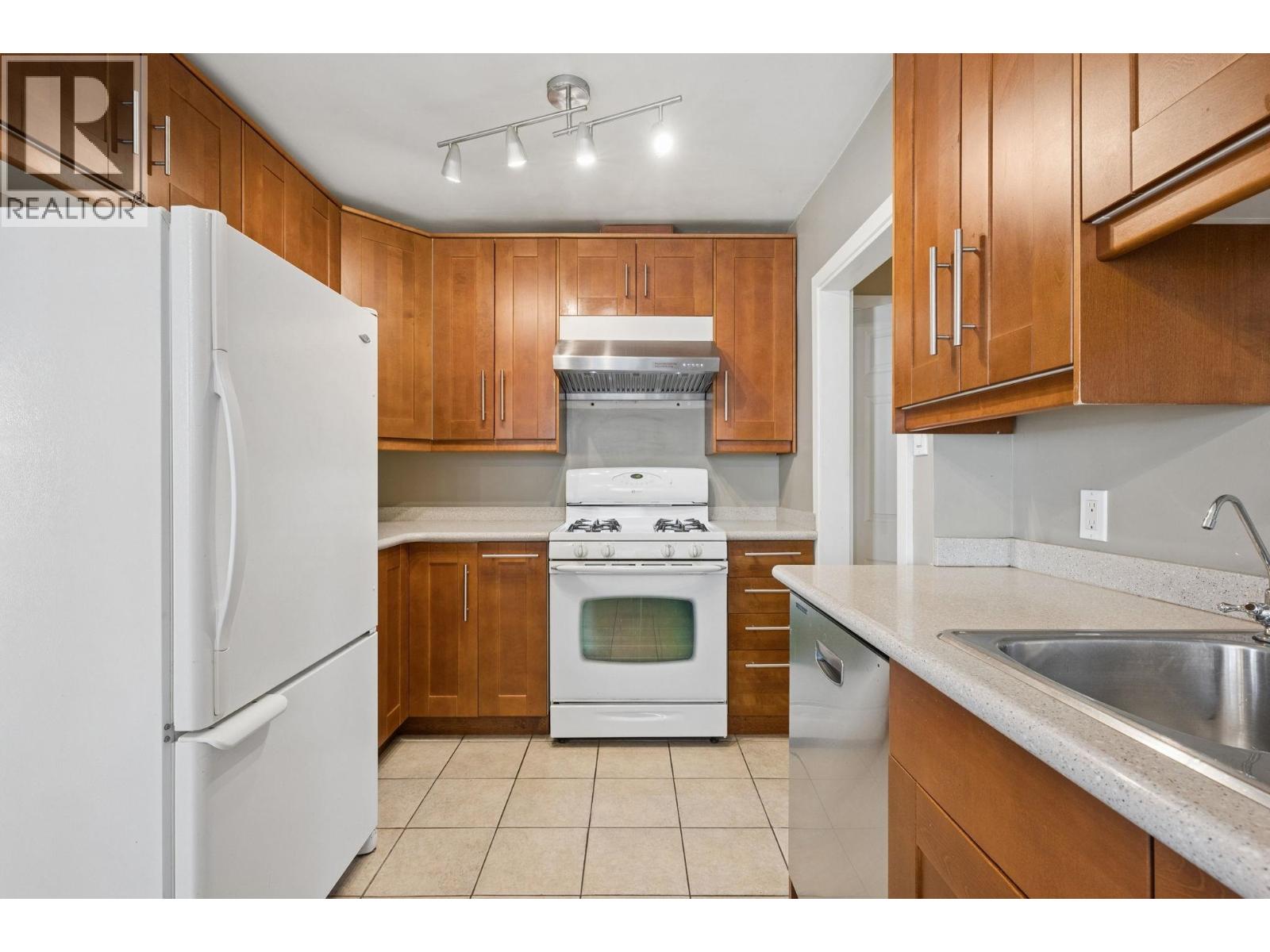 7621 Elliott Street, Vancouver, British Columbia  V5S 2N8 - Photo 10 - R3117565