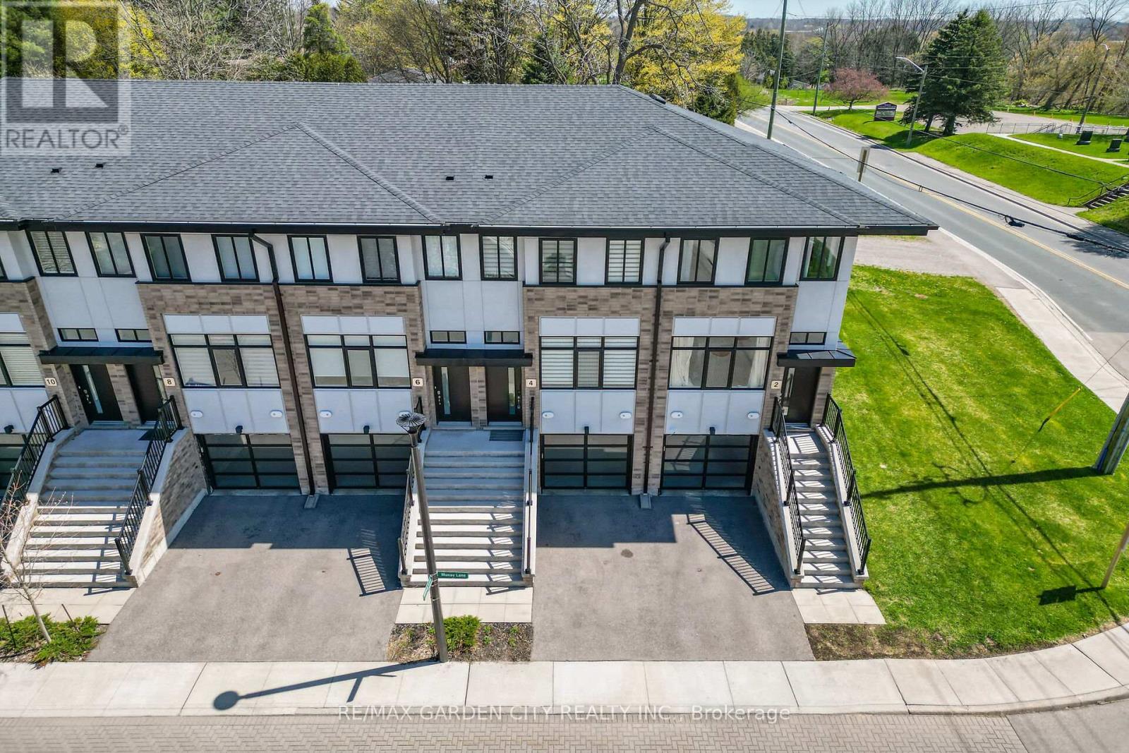 4 MUNAY LANE, Hamilton, Ontario