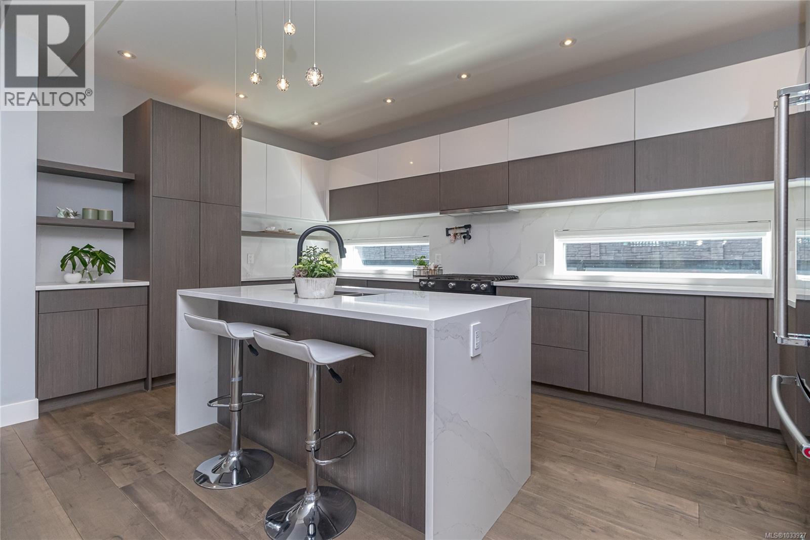 909 Bank St, Victoria, British Columbia  V8S 4B1 - Photo 10 - 1033927