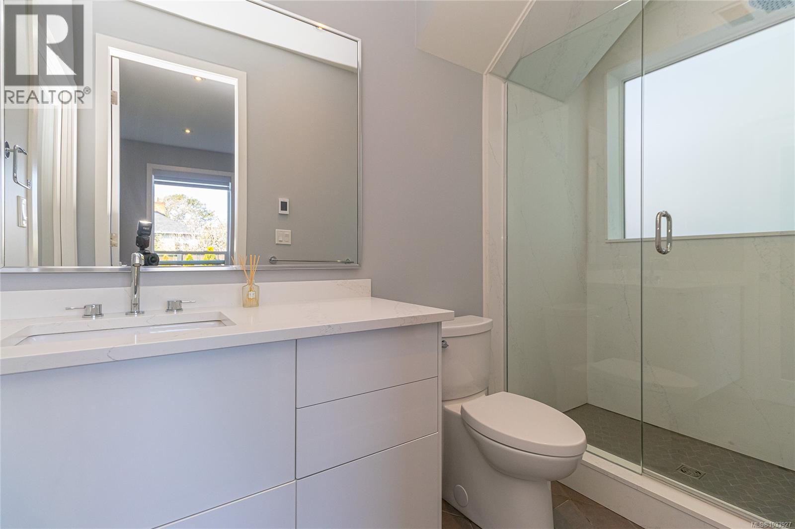 909 Bank St, Victoria, British Columbia  V8S 4B1 - Photo 21 - 1033927