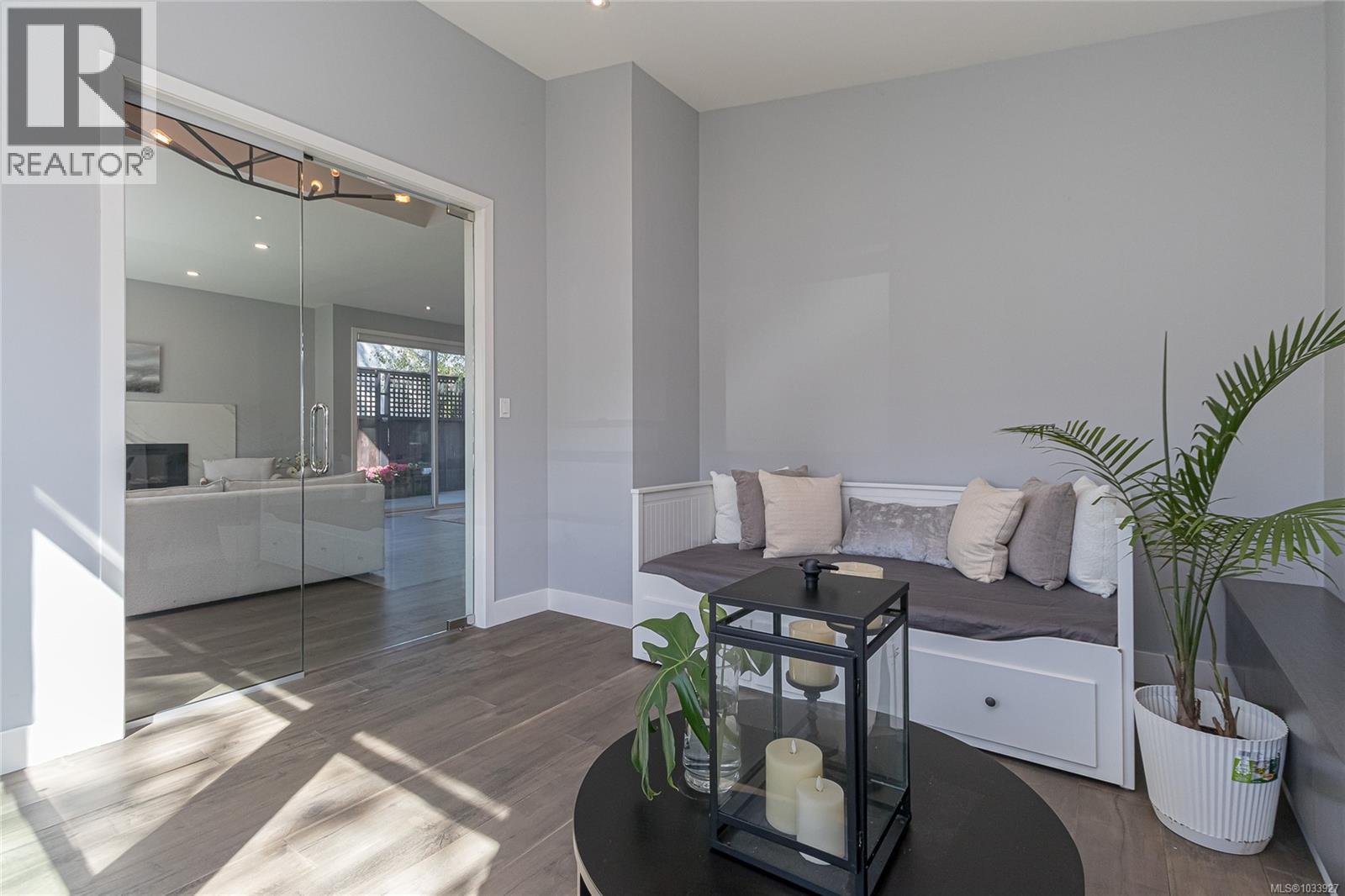 909 Bank St, Victoria, British Columbia  V8S 4B1 - Photo 6 - 1033927