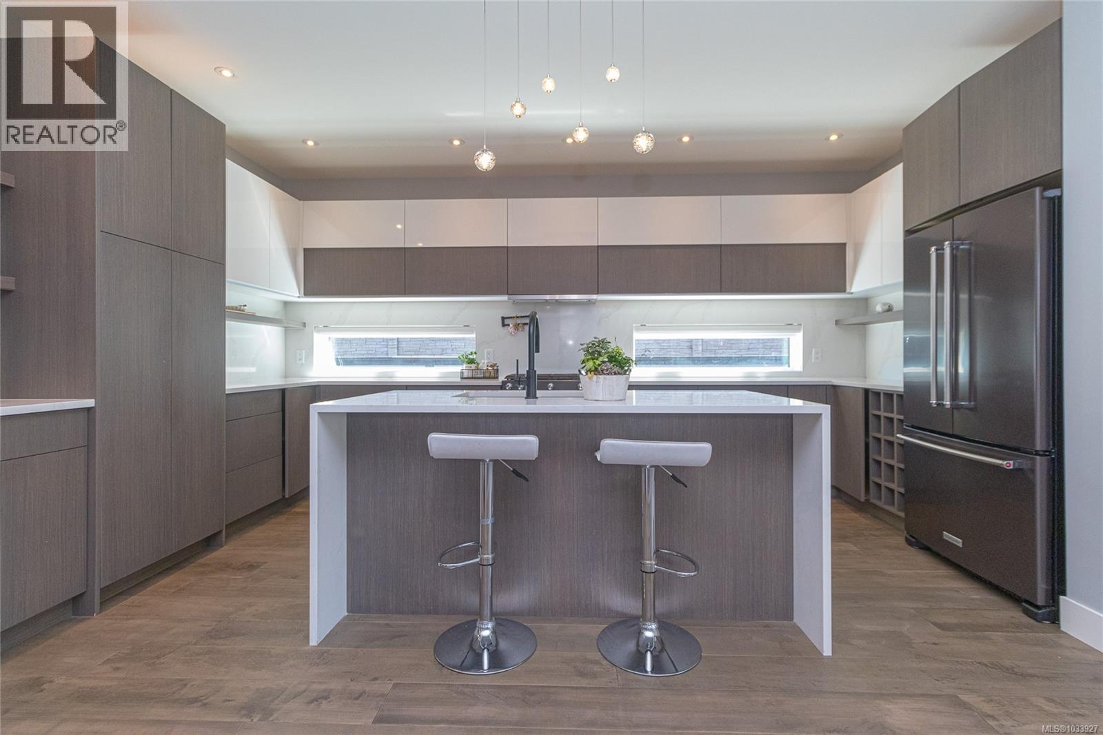 909 Bank St, Victoria, British Columbia  V8S 4B1 - Photo 9 - 1033927