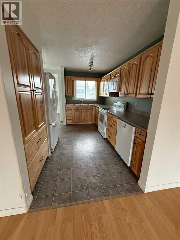 10303 105 Street W, High Level, Alberta  T0H 1Z0 - Photo 3 - A2269988