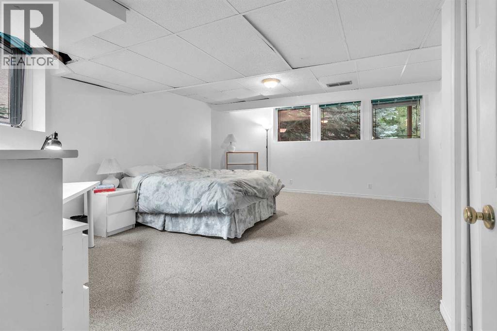 656 Coach Grove Road SW, Calgary, Alberta  T3H 1C6 - Photo 18 - A2304869