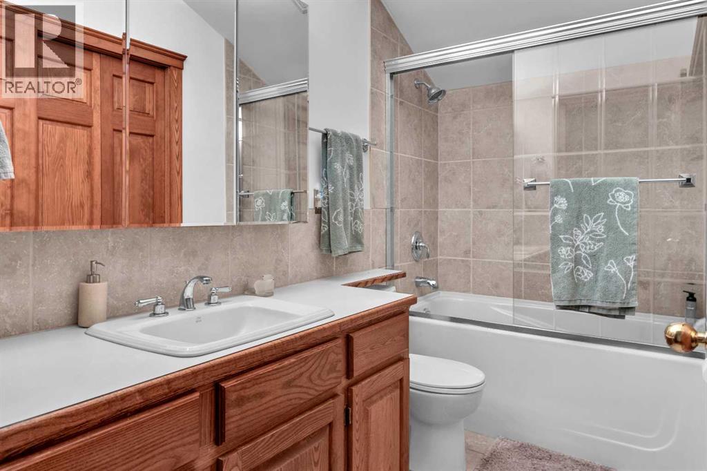 656 Coach Grove Road SW, Calgary, Alberta  T3H 1C6 - Photo 12 - A2304869