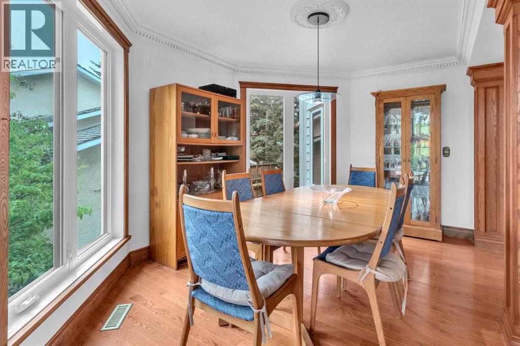 656 Coach Grove Road SW, Calgary, Alberta  T3H 1C6 - Photo 5 - A2304869