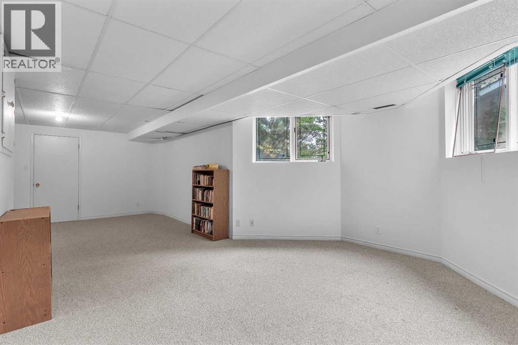 656 Coach Grove Road SW, Calgary, Alberta  T3H 1C6 - Photo 17 - A2304869