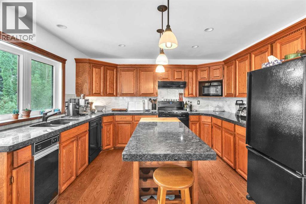 656 Coach Grove Road SW, Calgary, Alberta  T3H 1C6 - Photo 6 - A2304869