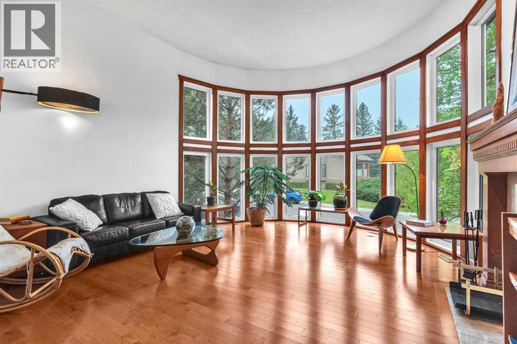 656 Coach Grove Road SW, Calgary, Alberta  T3H 1C6 - Photo 3 - A2304869