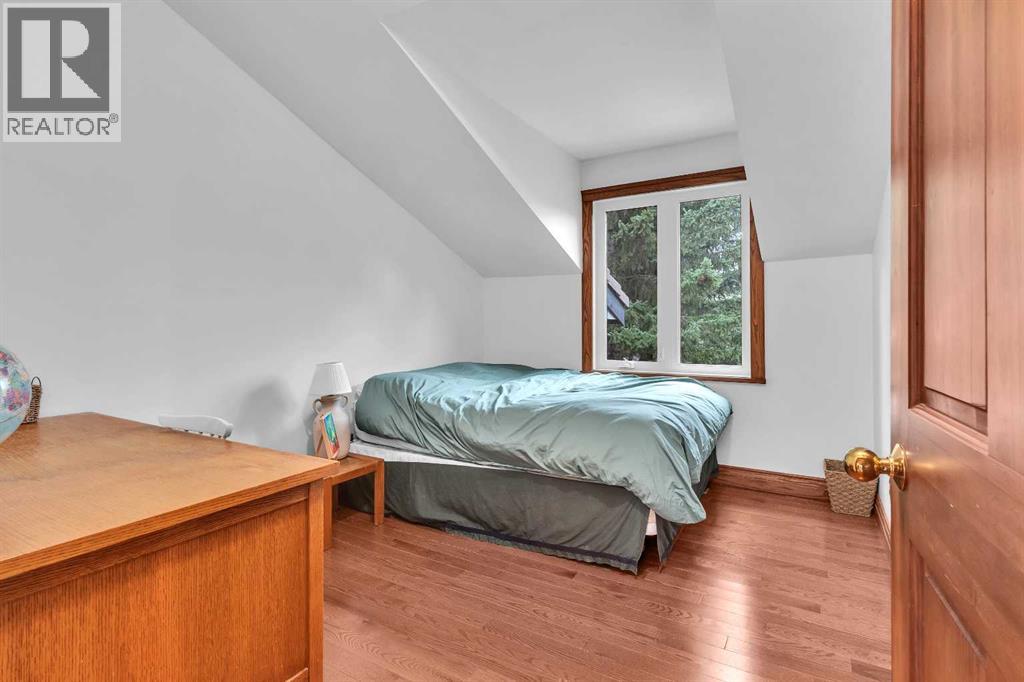 656 Coach Grove Road SW, Calgary, Alberta  T3H 1C6 - Photo 11 - A2304869