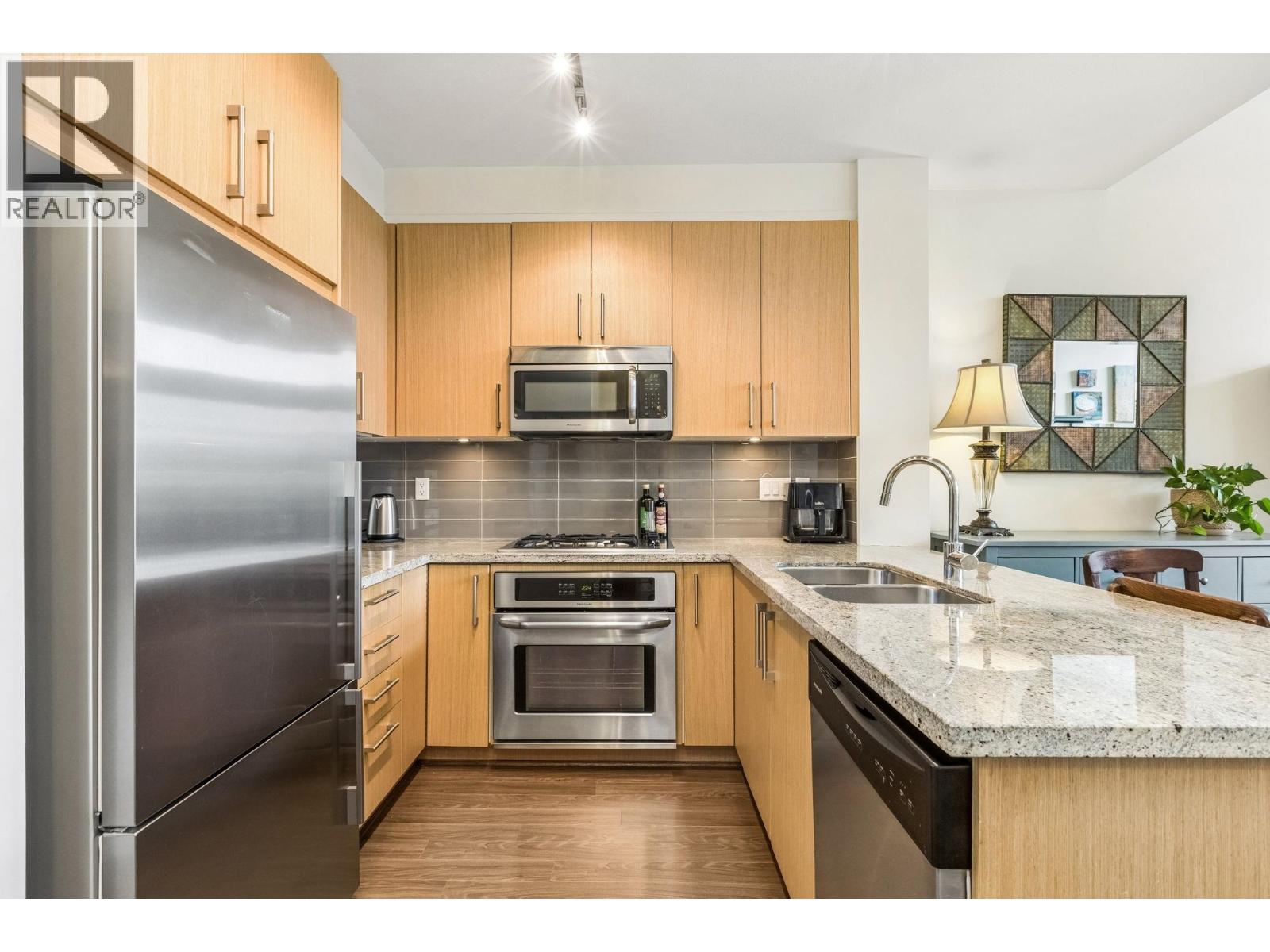 404 159 W 22nd Street, North Vancouver, British Columbia  V7M 0B6 - Photo 10 - R3117596