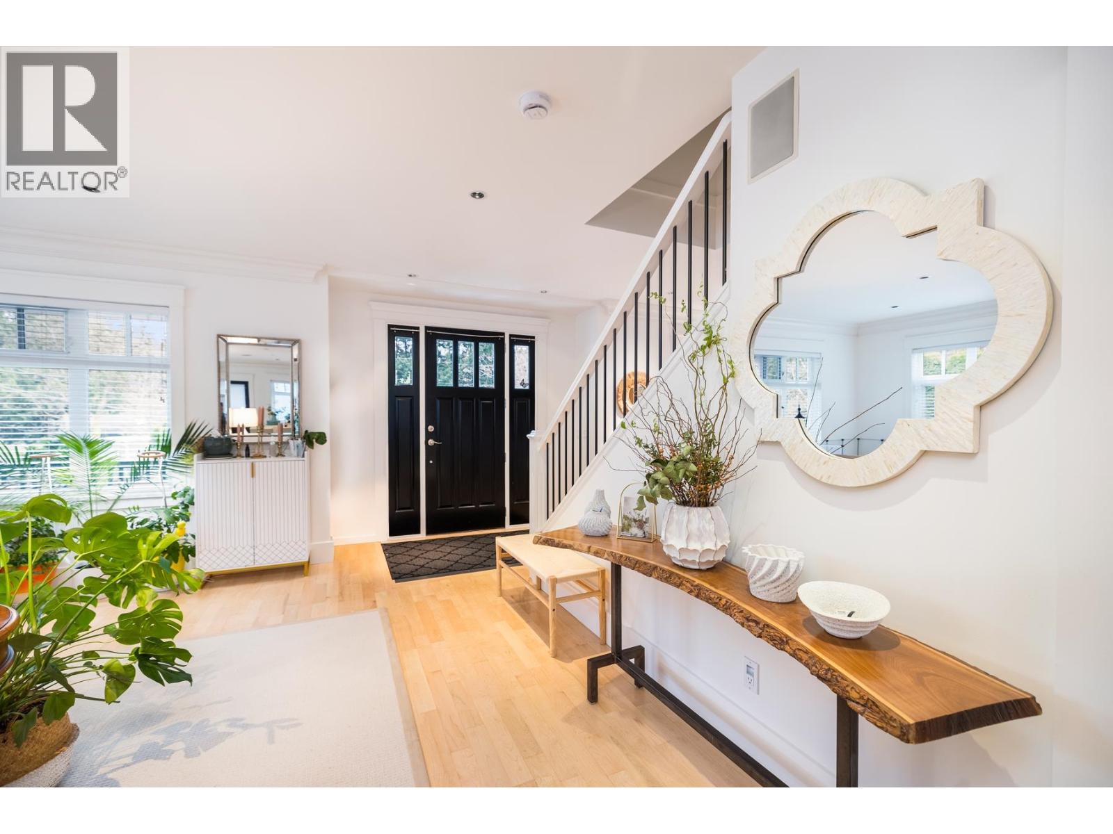 1232 Harris Avenue, North Vancouver, British Columbia  V7G 1X2 - Photo 12 - R3117597