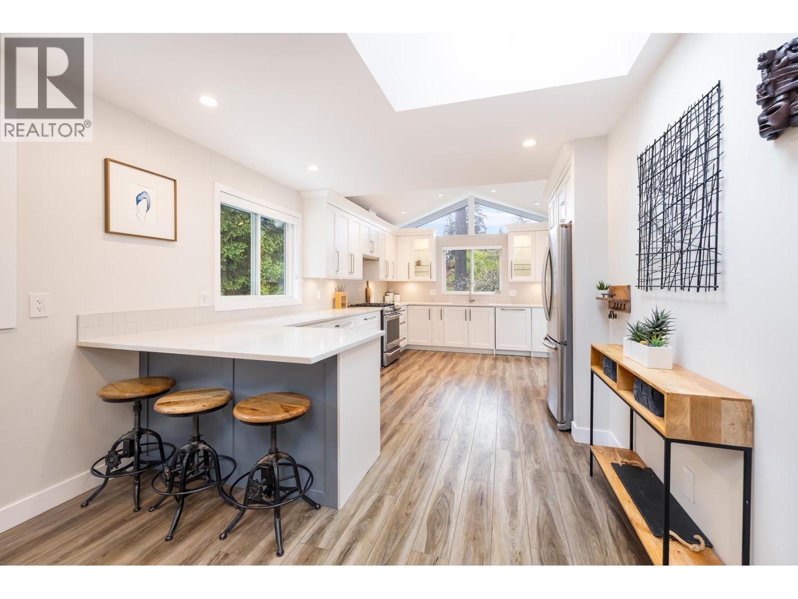 2511 Boswell Avenue, North Vancouver, British Columbia  V7H 1L8 - Photo 2 - R3117606