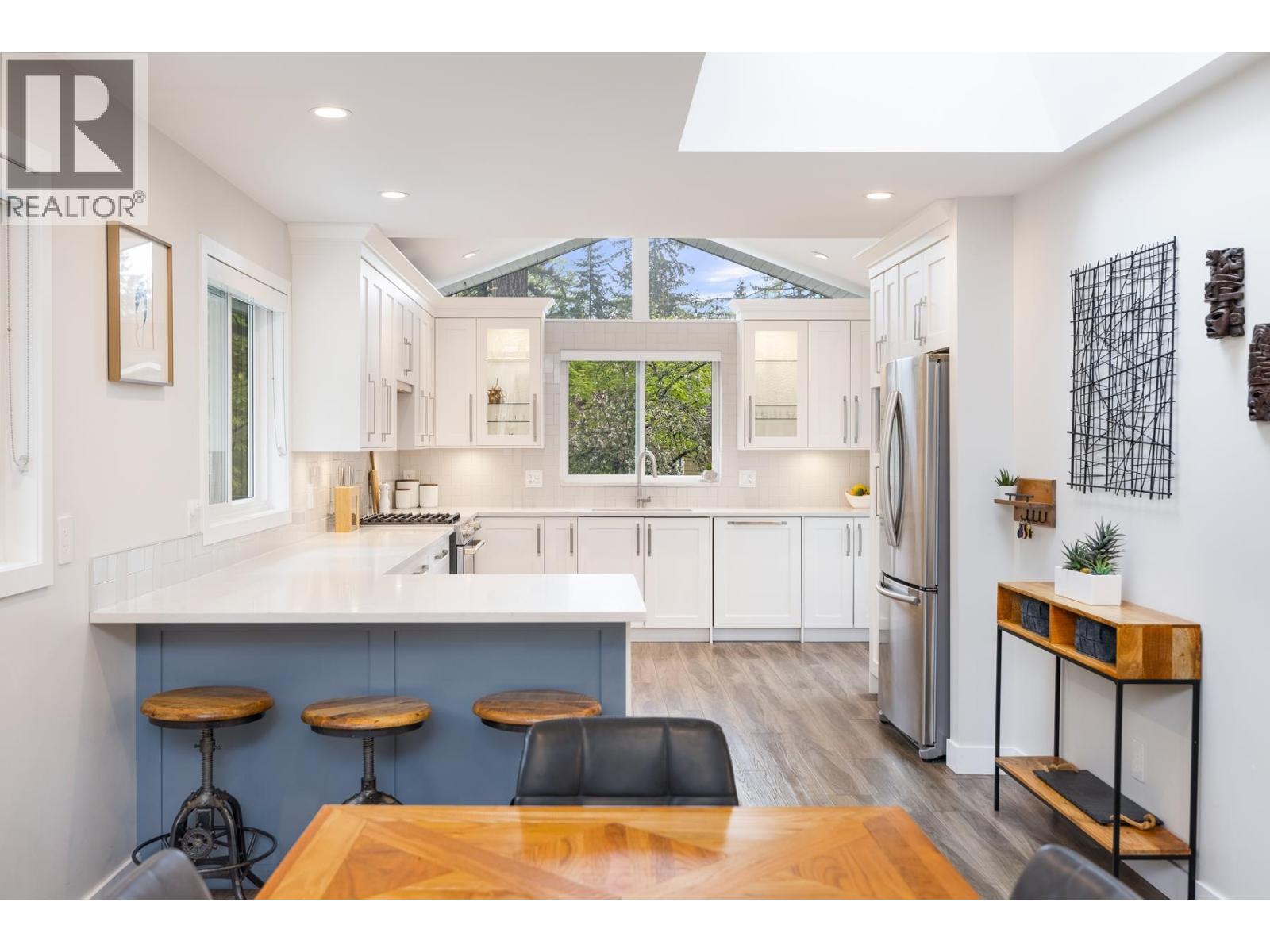 2511 Boswell Avenue, North Vancouver, British Columbia  V7H 1L8 - Photo 3 - R3117606