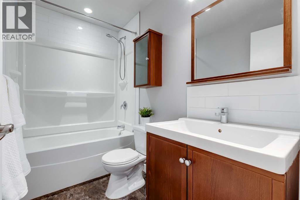 8111 Ranchview Drive NW, Calgary, Alberta  T3G 1G6 - Photo 18 - A2285554