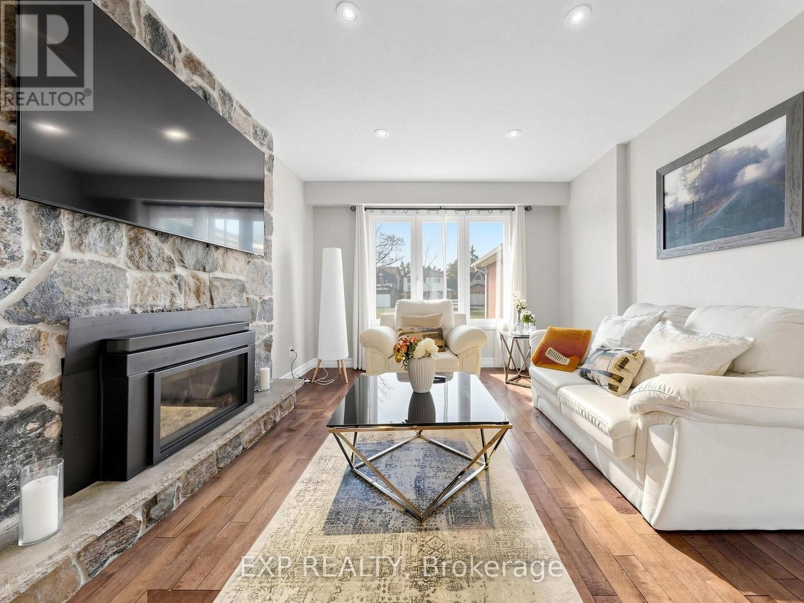 598 STONEBRIDGE LANE, Pickering, Ontario