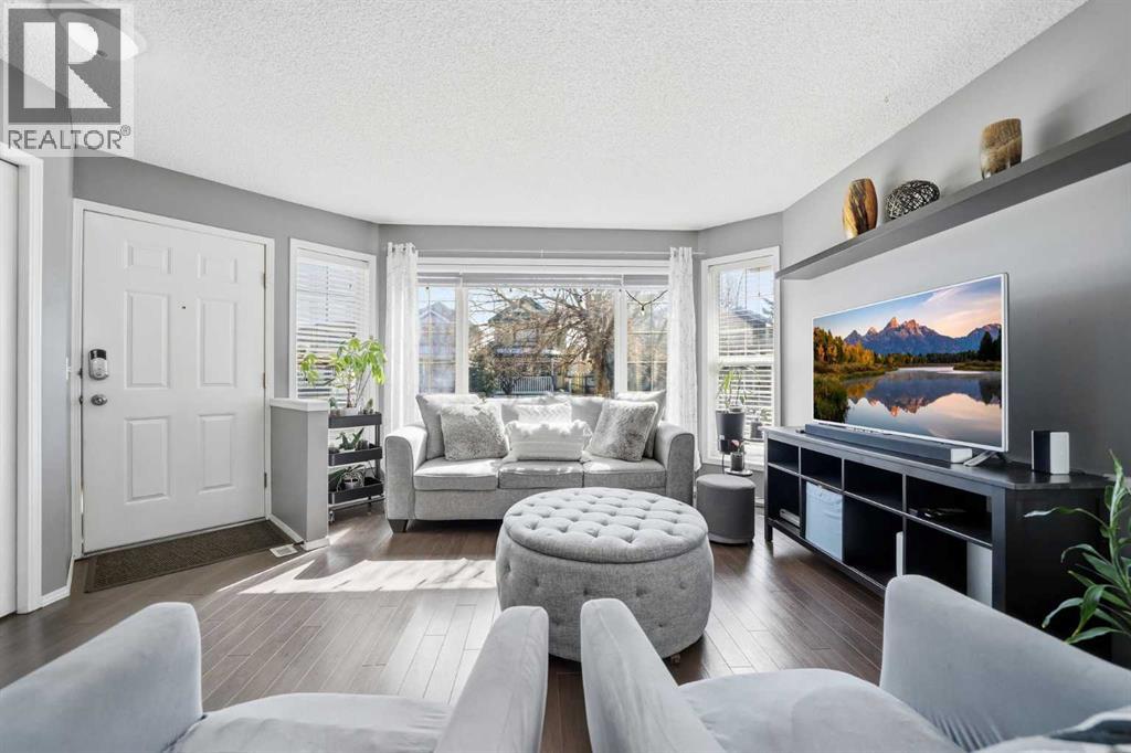 28 Martin Crossing Rise NE, Calgary, Alberta  T3J 3N8 - Photo 3 - A2301034