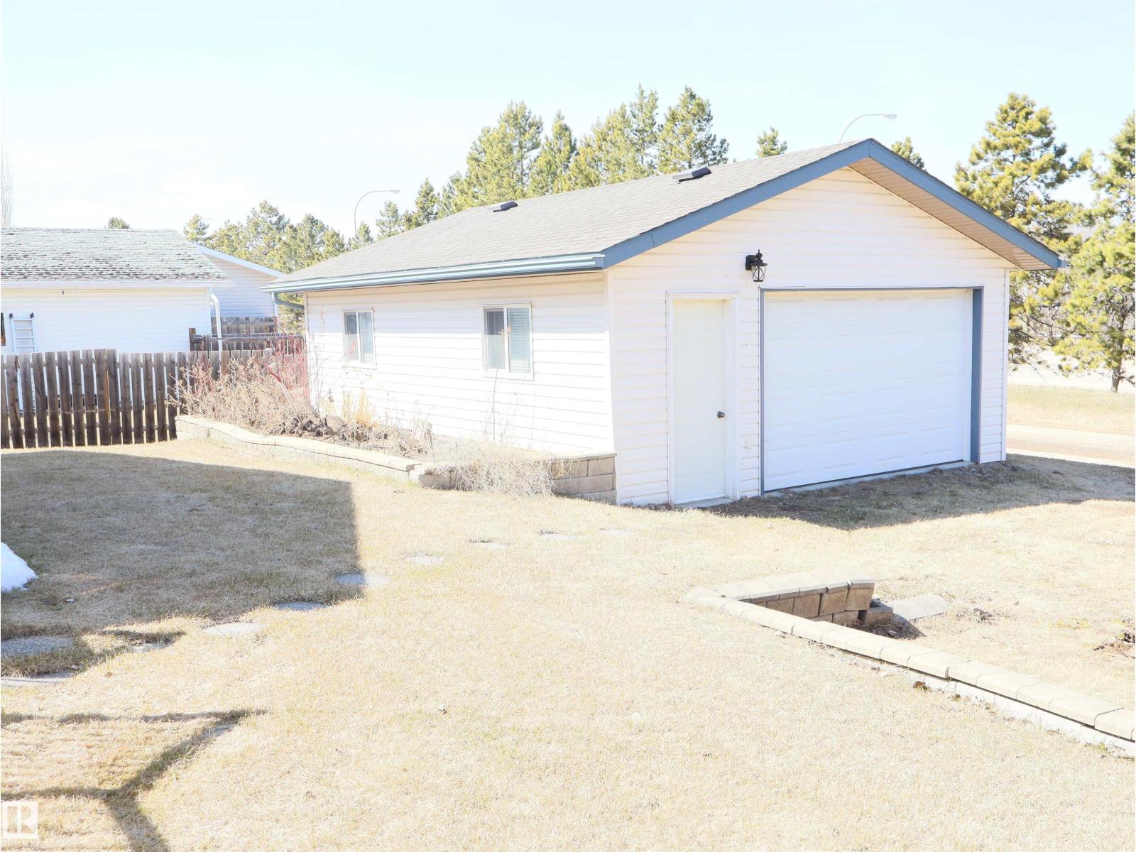 5802 52 Av, Barrhead, Alberta  T7N 1N6 - Photo 15 - E4484731