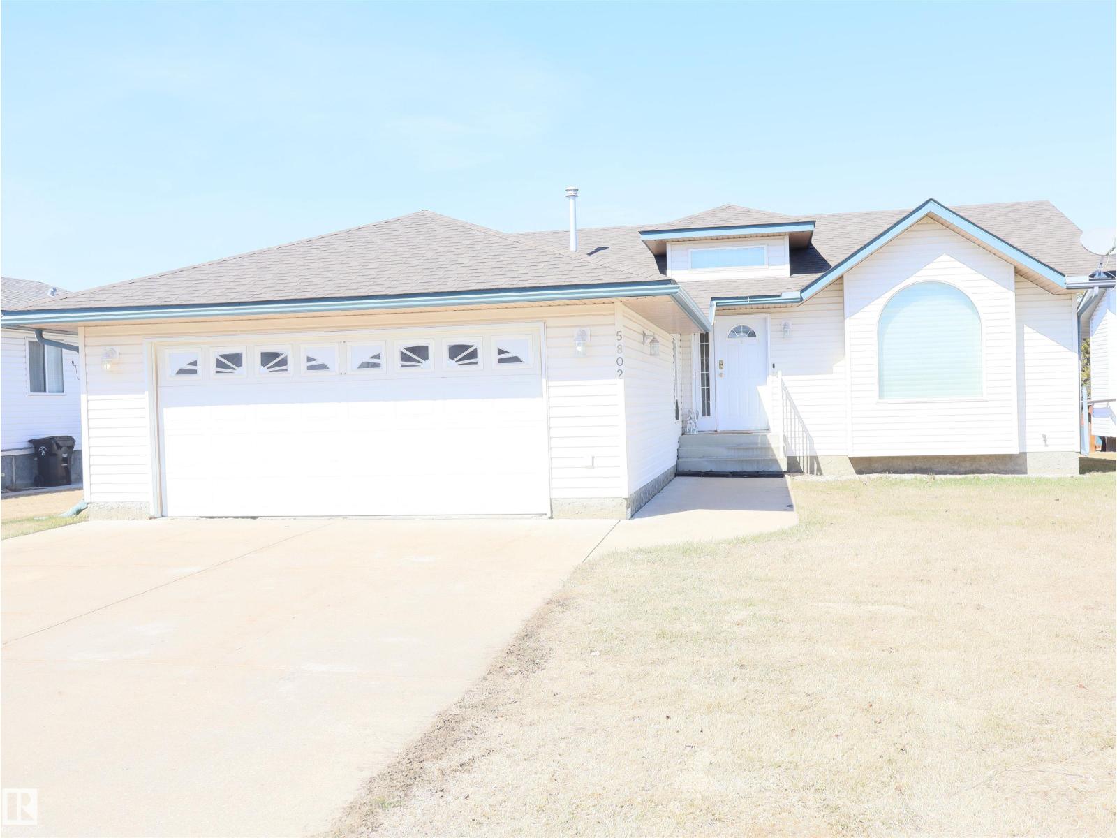 5802 52 Av, Barrhead, Alberta  T7N 1N6 - Photo 2 - E4484731