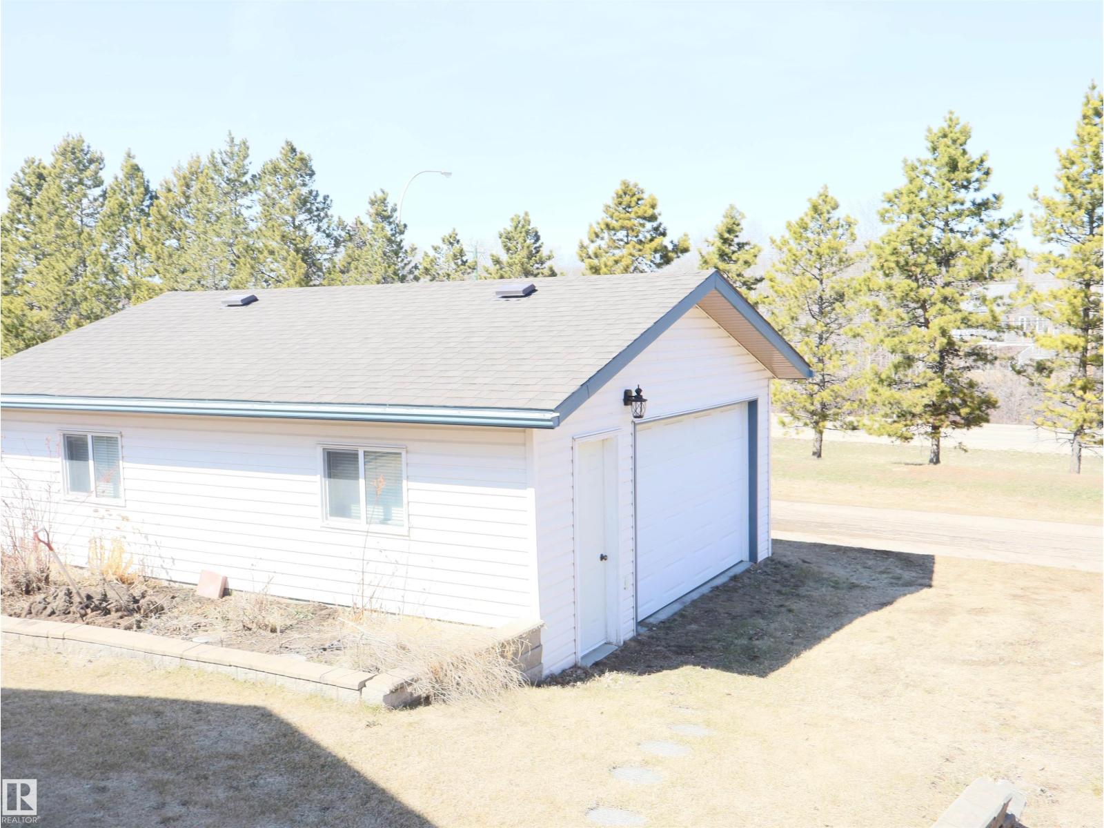 5802 52 Av, Barrhead, Alberta  T7N 1N6 - Photo 9 - E4484731