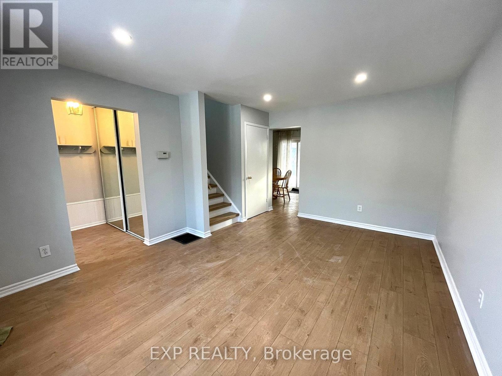 184 Hollyberry Trail, Toronto, Ontario  M2H 2P4 - Photo 4 - C12852194