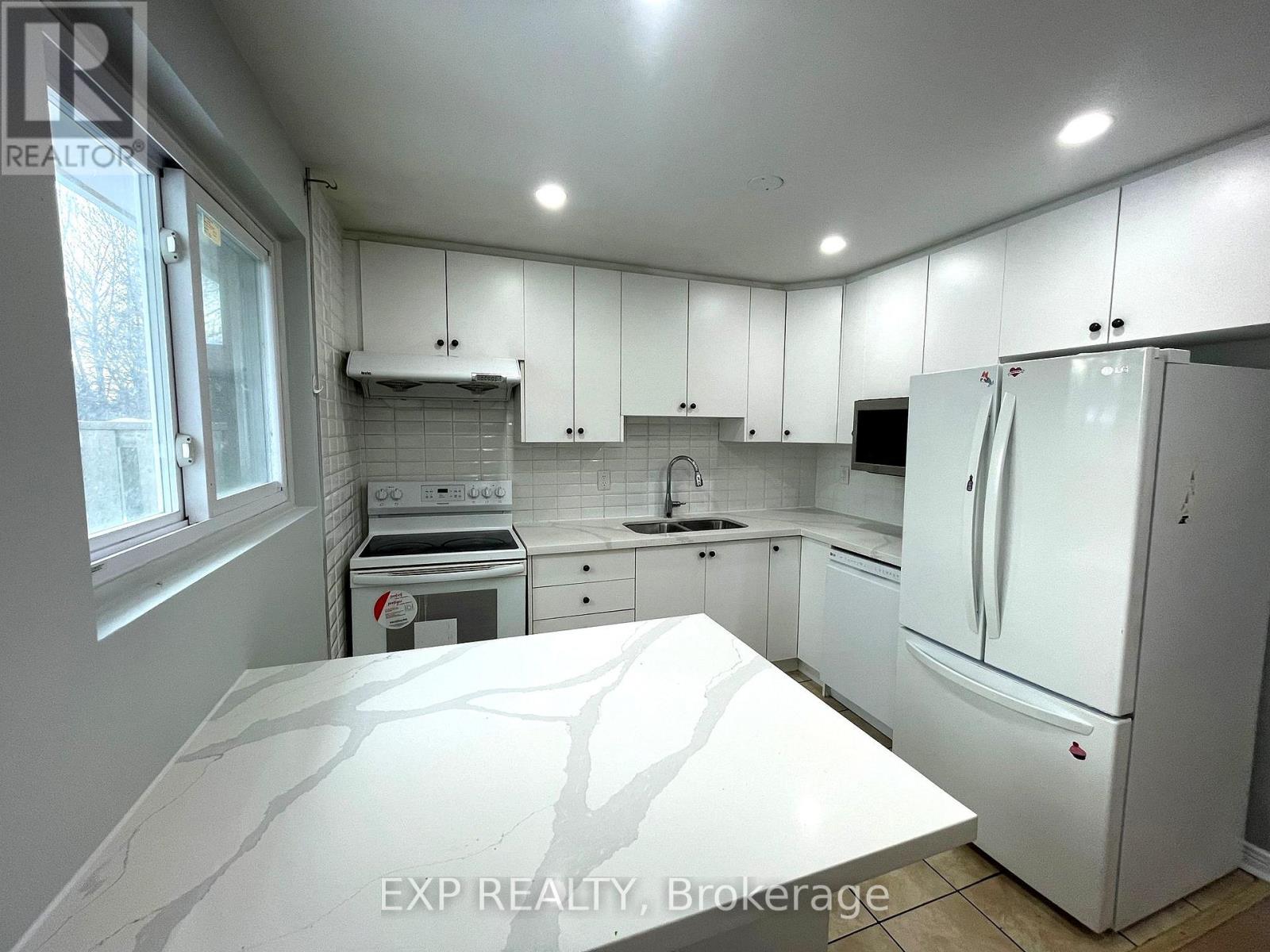 184 Hollyberry Trail, Toronto, Ontario  M2H 2P4 - Photo 6 - C12852194