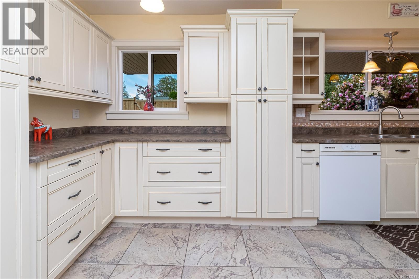 2080 Bear Hill Rd, Central Saanich, British Columbia  V8X 1M7 - Photo 15 - 1033039